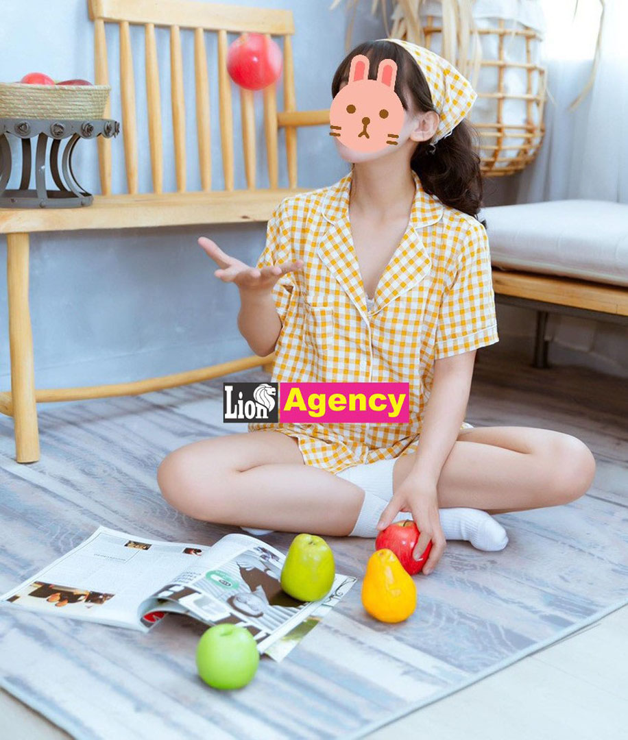 A girl is sitting on the floor playing with 707.