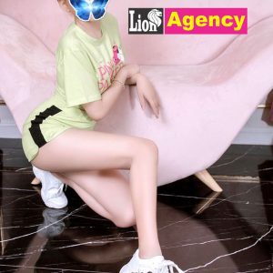 Description: A Kuala Lumpur escort girl wearing a mask posing on a pink couch.
Product Name: 989